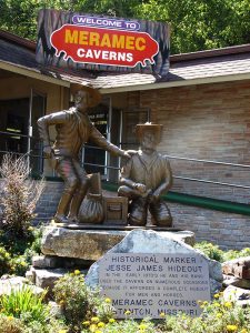 Jesse James stratue at Merimac Caverns