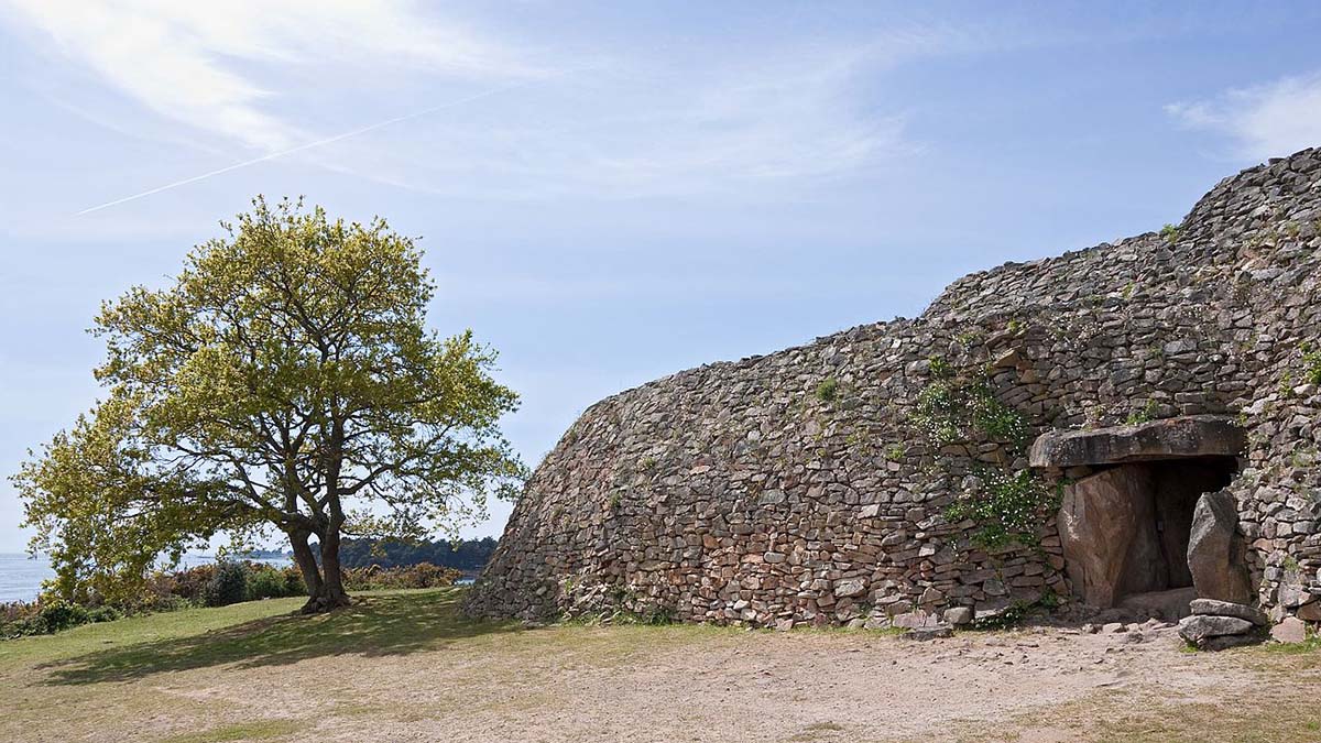 entrance to Gavrinis cairn